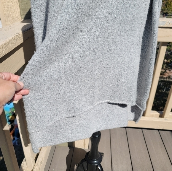 J.O.A HIGH LOW GRAY SWEATER, W TIE BELL SLEEVE DETAIL, SZ SMALL - Picture 5 of 13